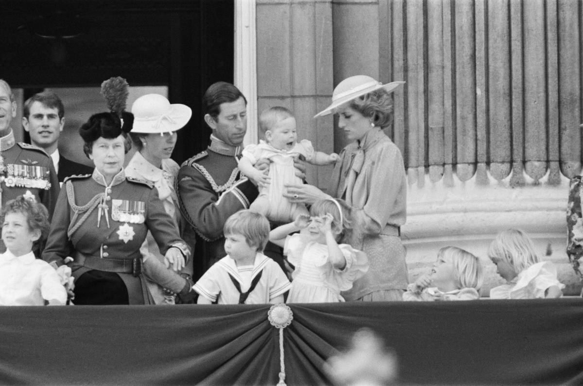 Księżę William z rodzicami i królową Elżbietą. Londyn, 1985 rok 