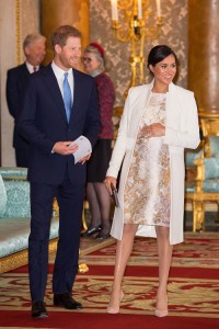 Księżna Meghan w płaszczu Amandy Wakely, Fot. Dominic Lipinski - WPA Pool/Getty Images