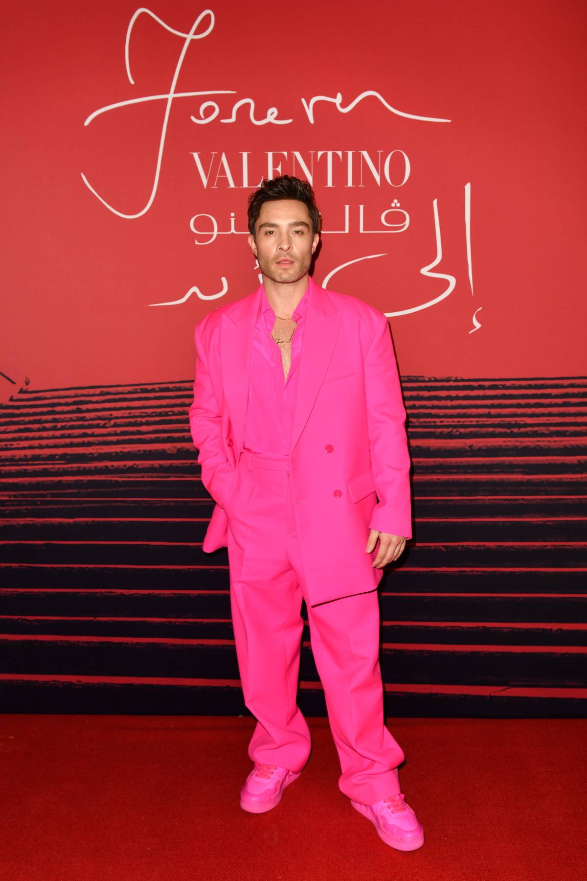 Ed Westwick na otwarciu wystawy „Forever Valentino”