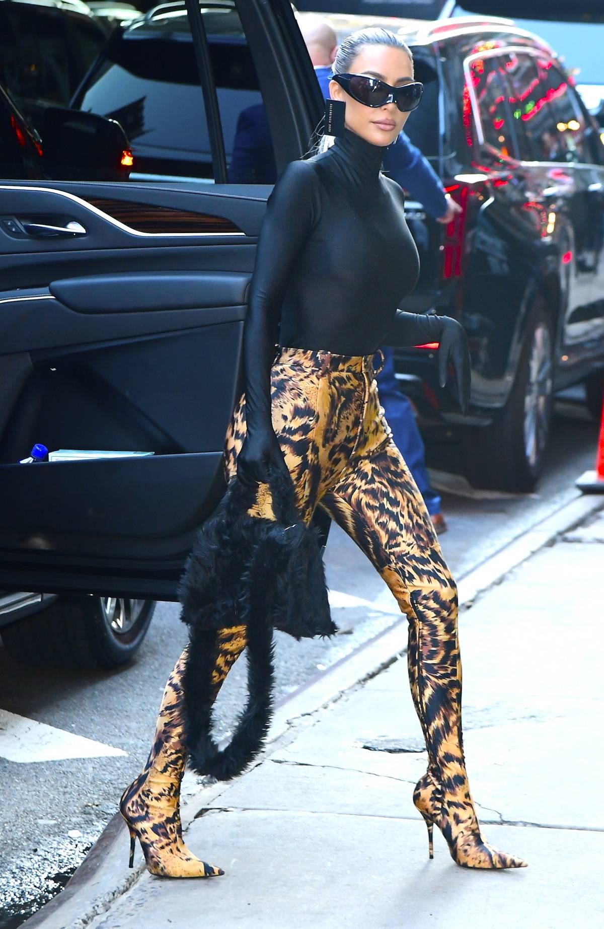 Kim Kardashian w pantaboots w panterkę