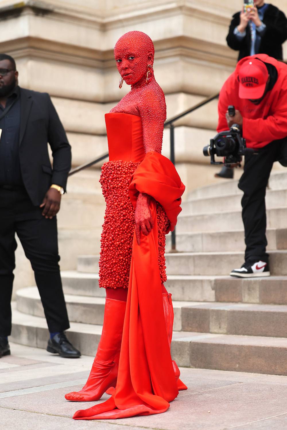 Doja Cat na pokazie Schiaparelli haute couture wiosna-lato 2023