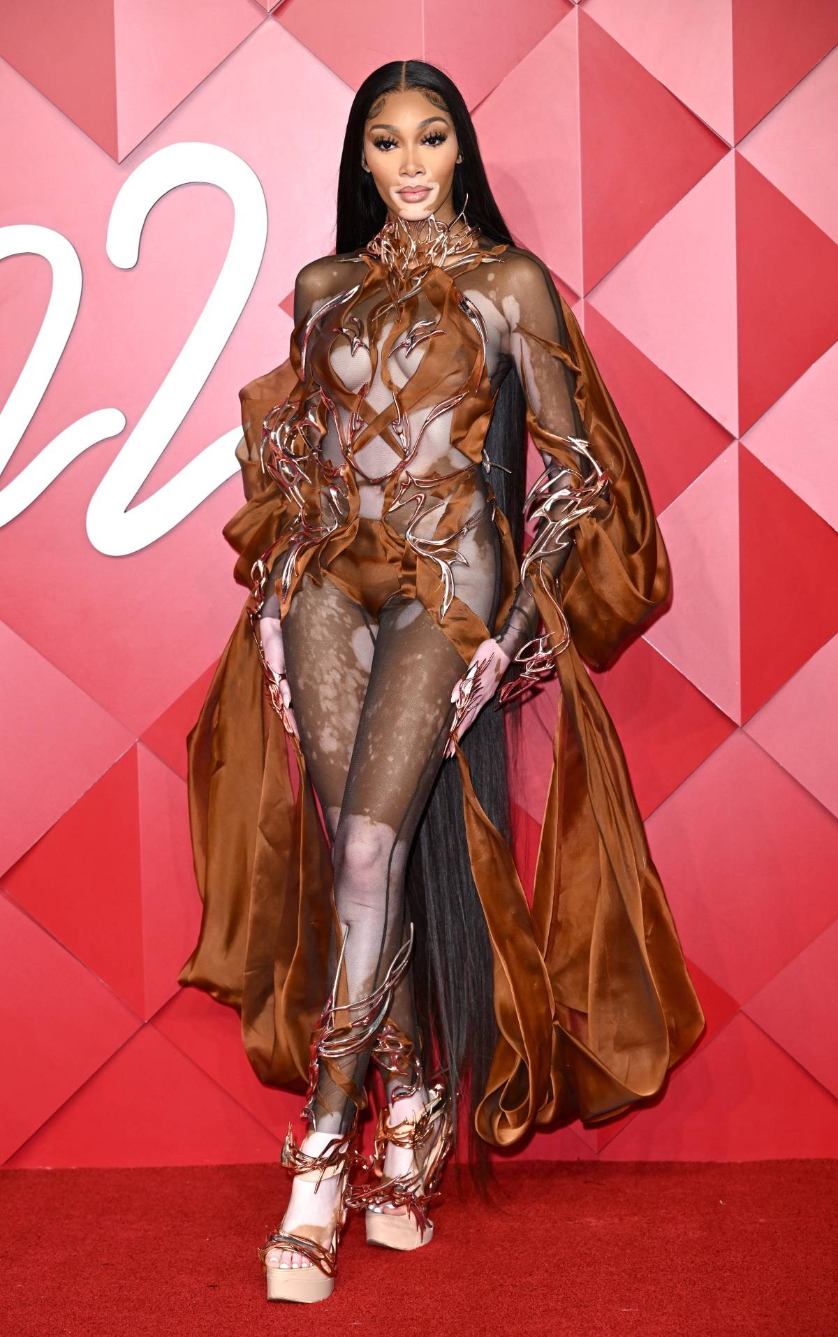 Winnie Harlow w projekcie Iris Van Herpen Couture 