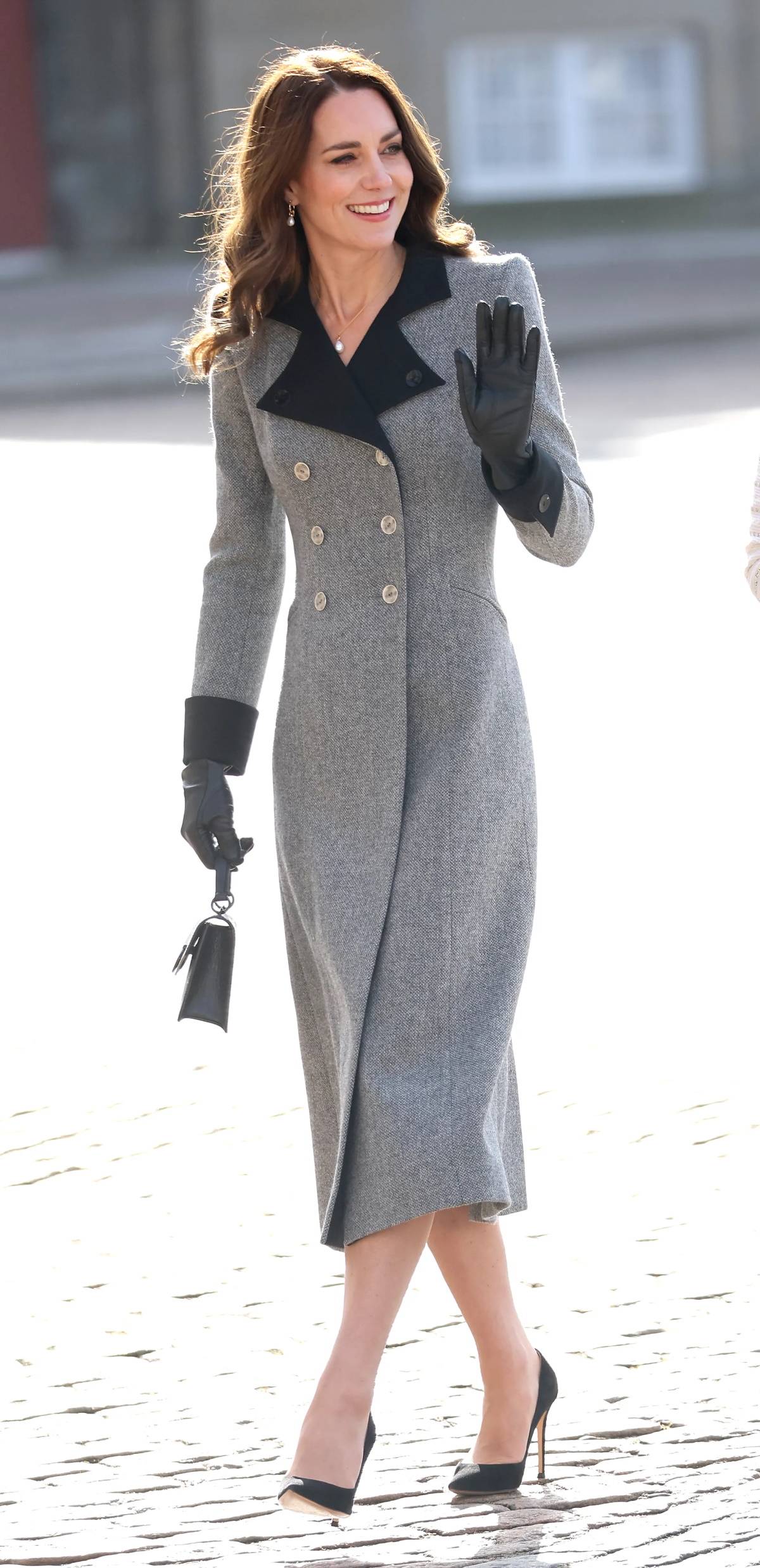 Kate w szarej sukni Catherine Walker i skórzanych rękawiczkach podczas samodzielnej wizyty w Danii