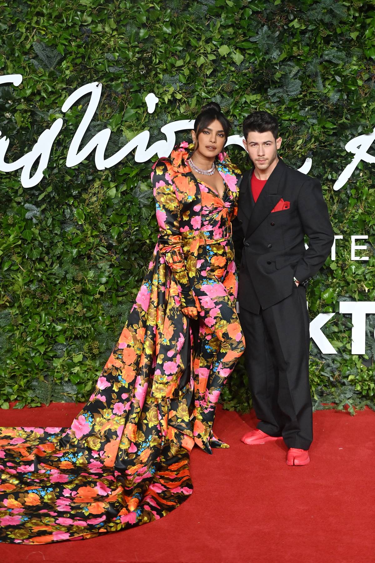 Priyanka Chopra i Nick Jonas na The Fashion Awards 2021.