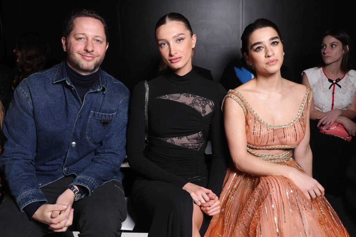 Derek Blasberg, Mathilde Pinault i Simona Tabasco na pokazie Giambattista Valli