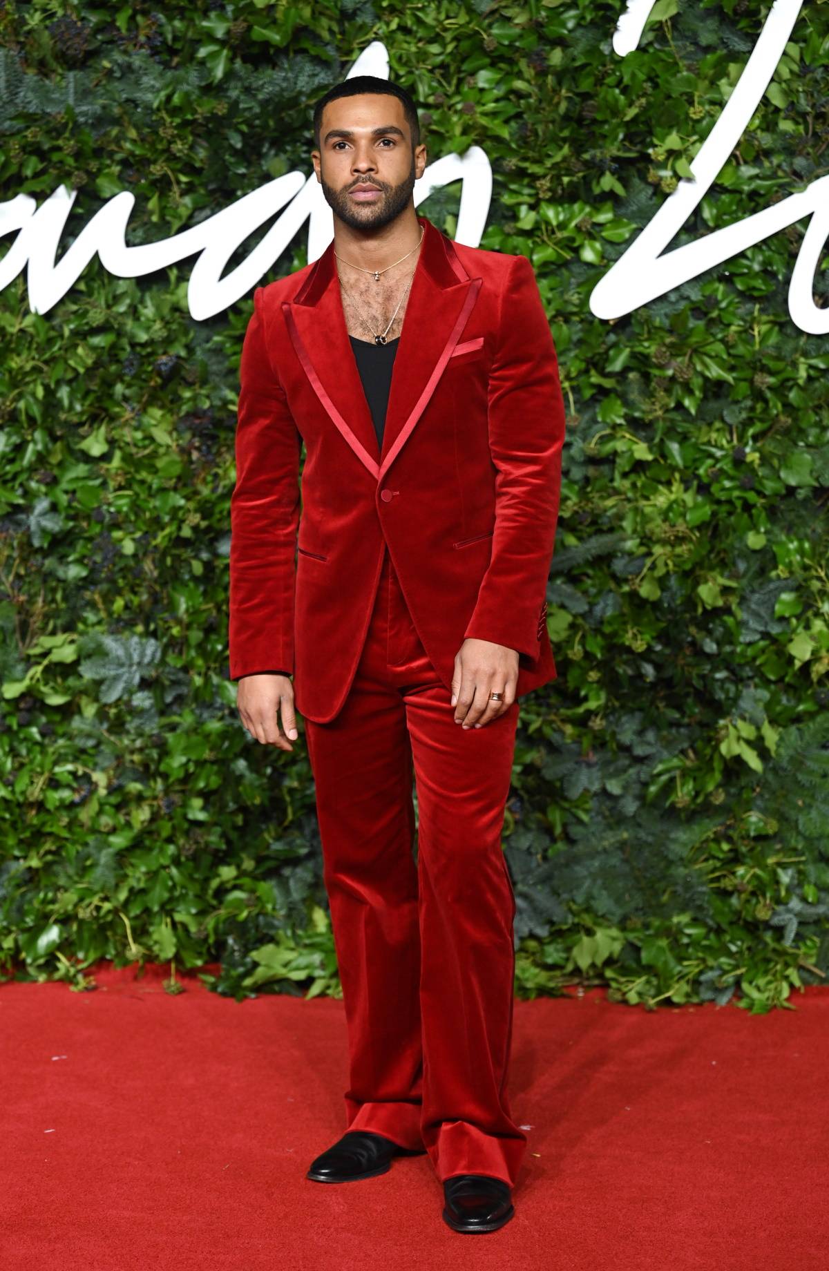 Na gali The Fashion Awards 2021 roku, w garniturze Gucci, listopad 2021