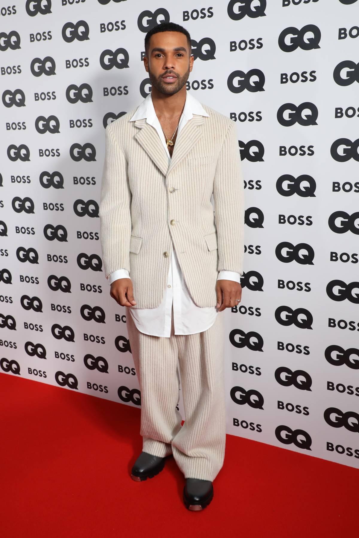 W garniturze BOSS, wiosna 2023 na gali GQ Men Of The Year Awards, listopad 2022