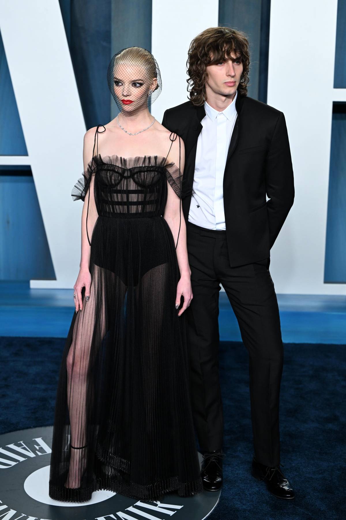 Anya Taylor-Joy i Malcolm McRae na oscarowym afterparty „Vanity Fair” w 2022 roku