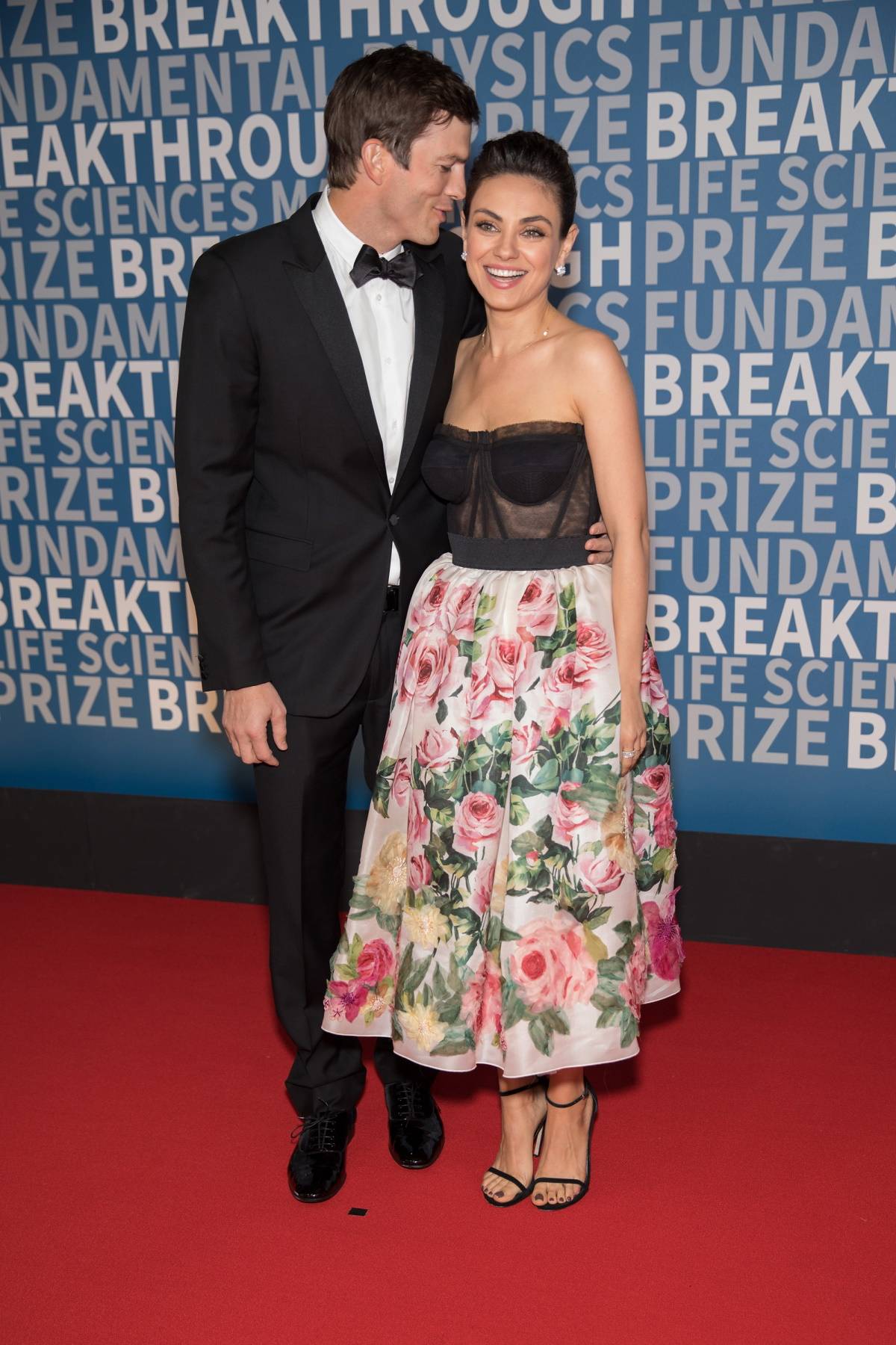 Ashton Kutcher i Mila Kunis na rozdaniu nagród Breakthrough Prize, Mountain View, 2017 rok 