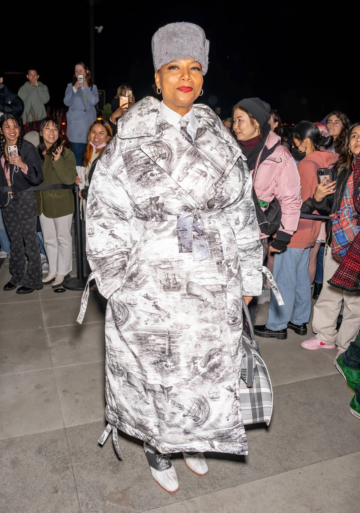 Queen Latifah podczas pokazu kolekcji Thoma Browne'a na jesień-zimę 2023 w Nowym Jorku
