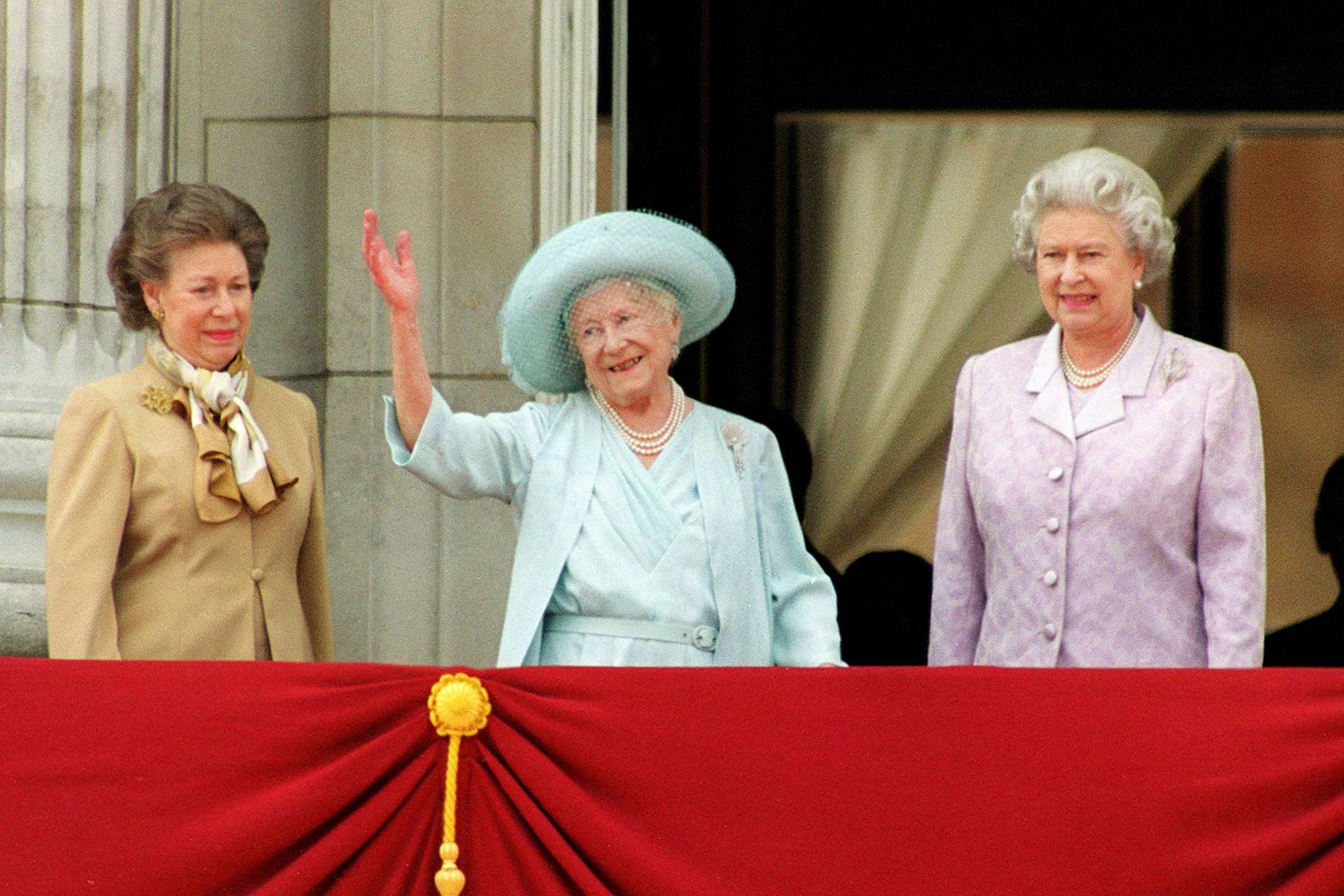 Księżniczka Małgorzata, królowa Matka oraz królowa Elżbeita II, 2000 rok