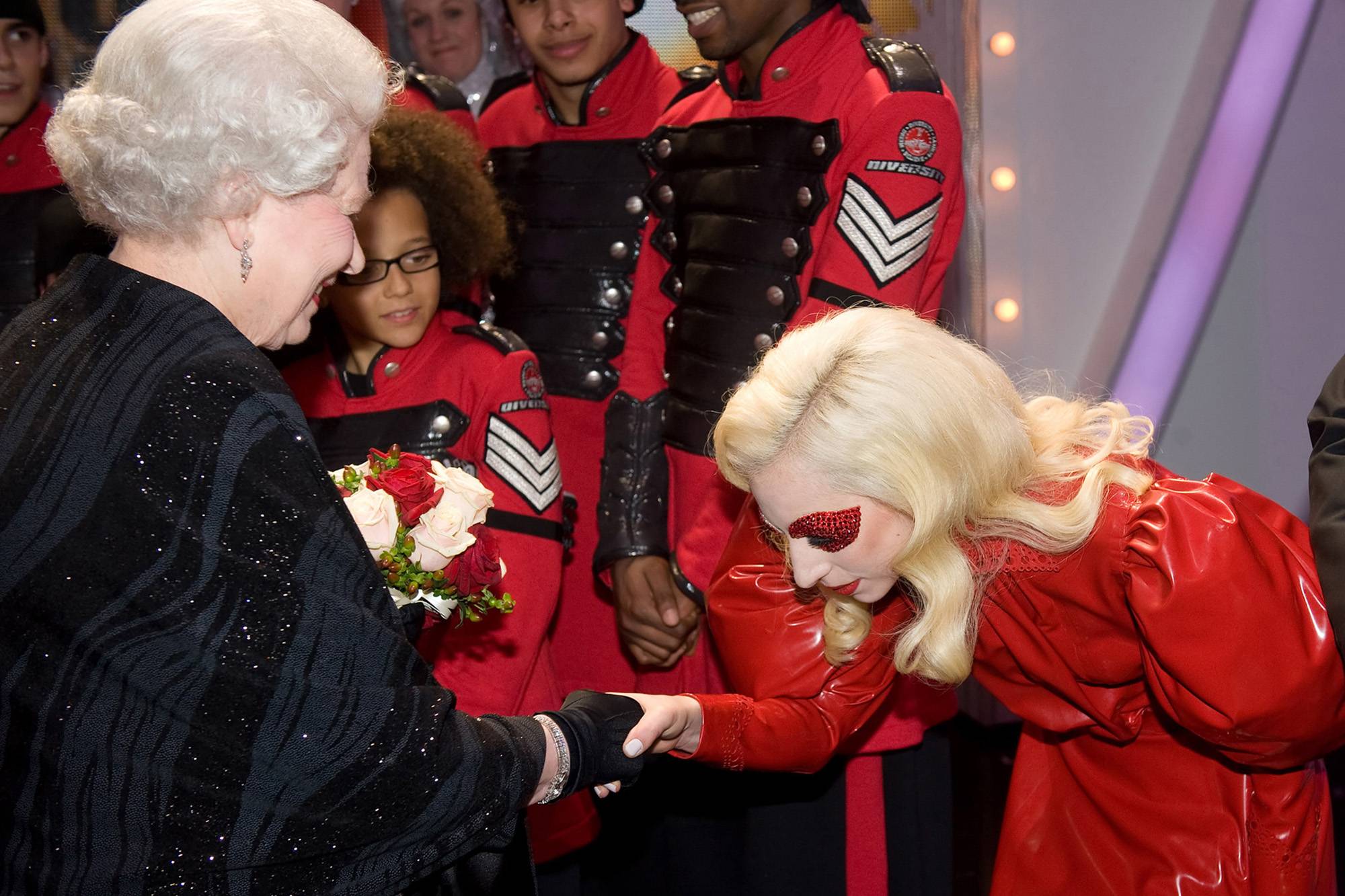 Królowa Elżbieta II i Lady Gaga, 2009 rok