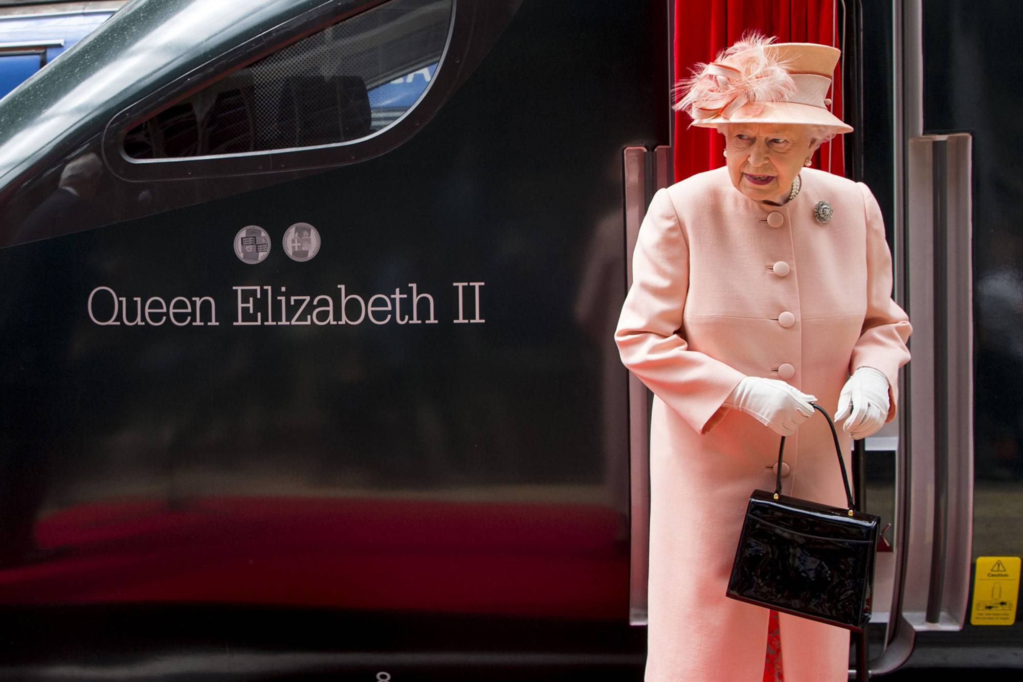Królowa Elżbieta II na stacji kolejowej Paddington, 2017 rok