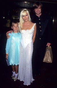 Donatella Versace z córką Allegrą i mężem, 1995 rok, Fot. Tom Wargacki/WireImage