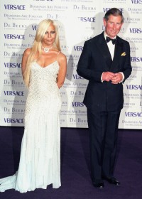 Donatella Versace  i książę Karol,  1999 rok, Fot. Justin Goff\UK Press via Getty Images
