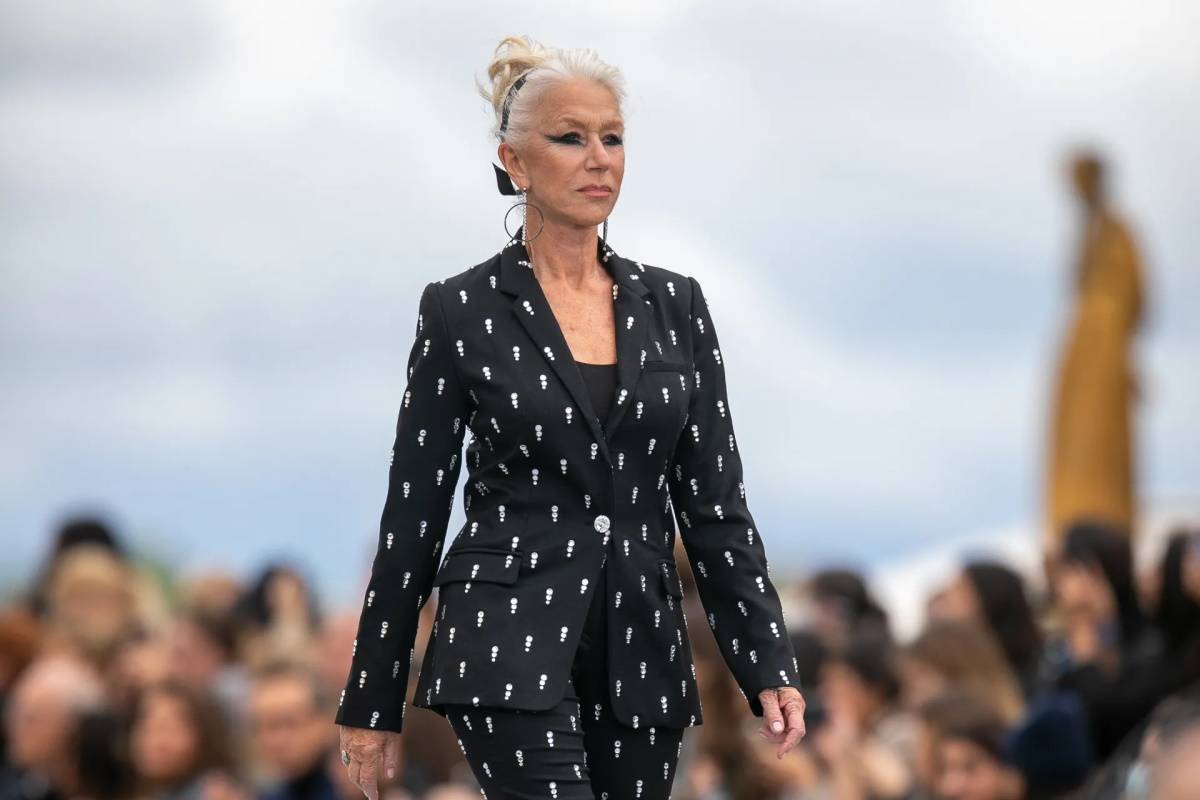 Na pokazie Le Defile L'Oreal Paris podczas tygodnia mody w Paryżu, 2021