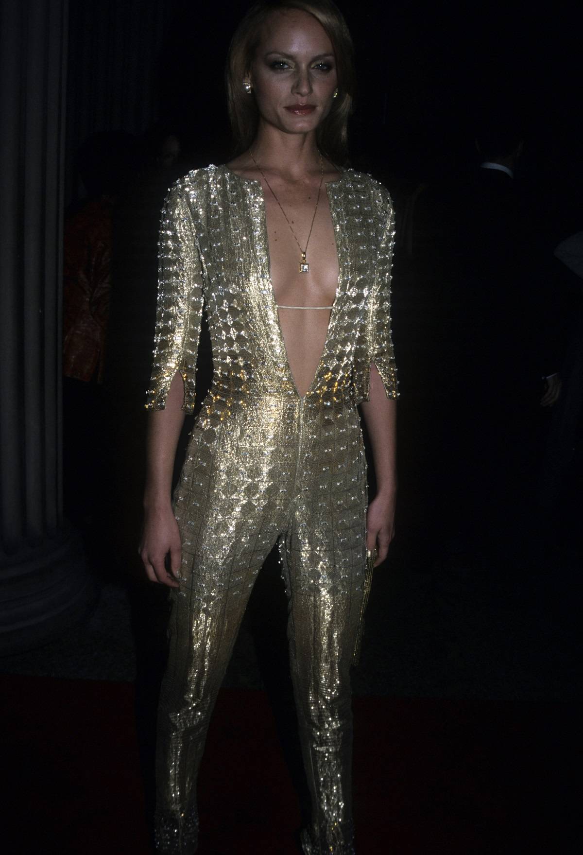 Amber Valetta w Versace, 1999 rok