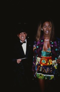 Naomi Campbell w sukience Versace, 1990 rok , Fot.  Rose Hartman/Getty Images