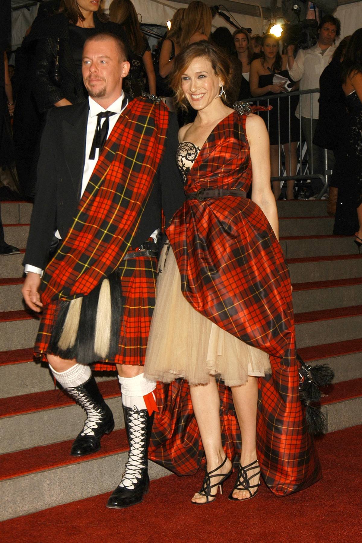 Sarah Jessica Parker w kreacji Alexandra McQueena, 2006 rok