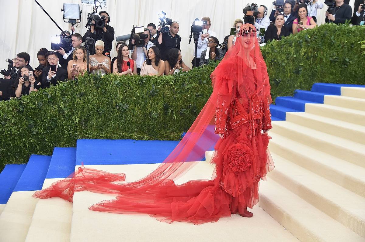 Katy Perry w kreacji Maison Margiela, 2017 rok