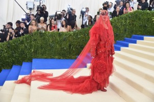 Katy Perry w kreacji Maison Margiela, 2017 rok , Fot. Theo Wargo/Getty Images