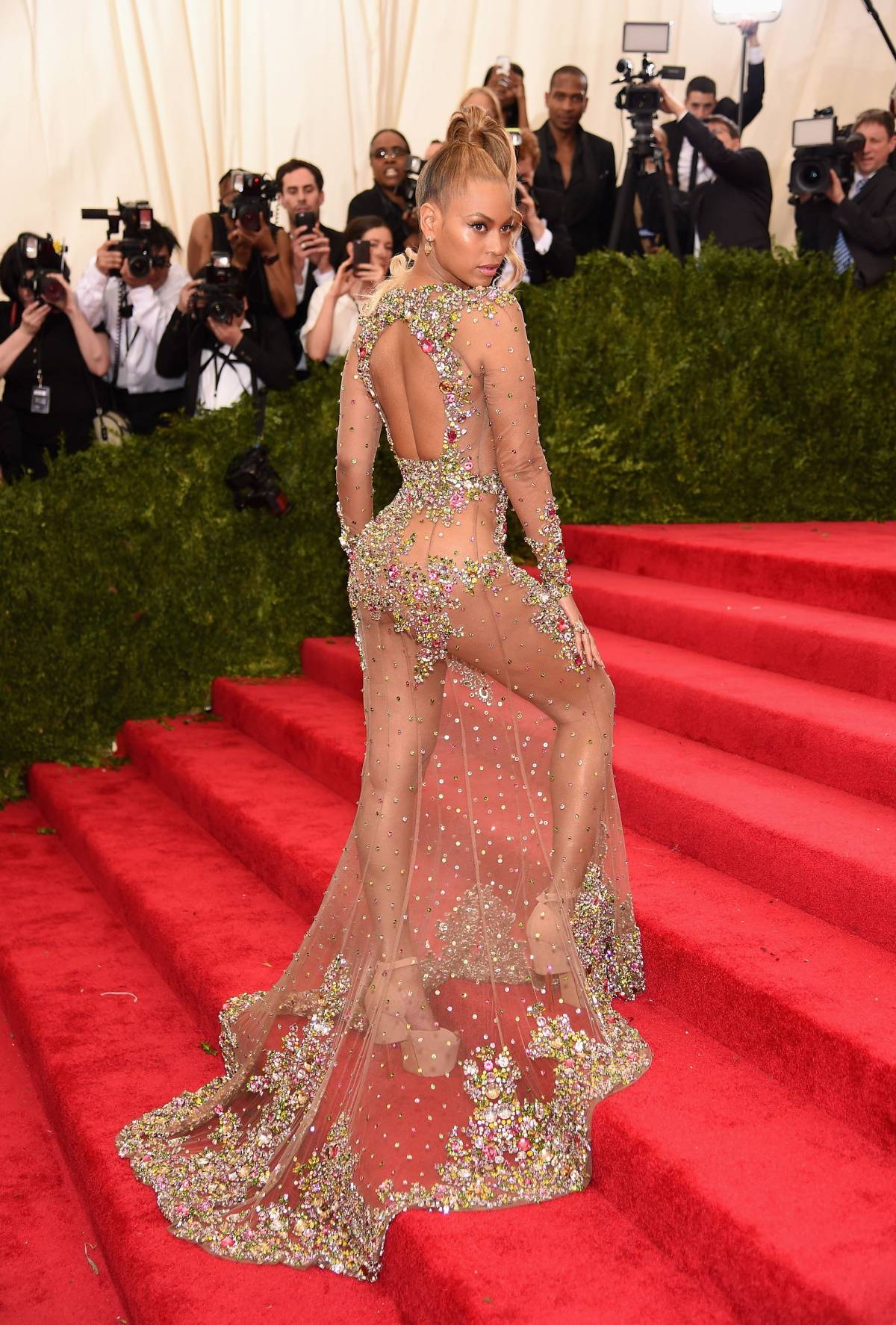 Beyoncé w kreacji Givenchy w 2015 r. 