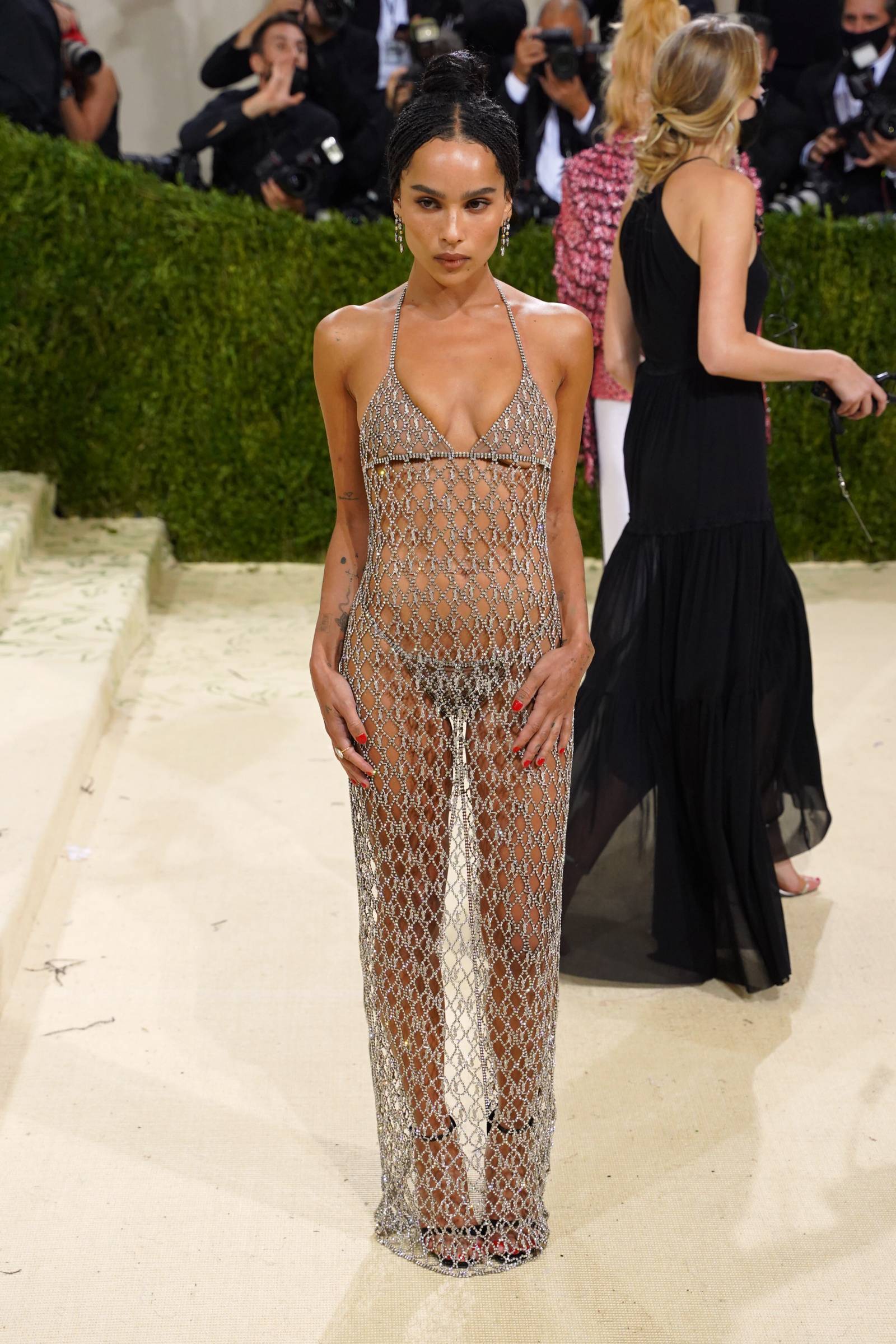 Zoë Kravitz w sukni Saint Laurent w 2021 r.