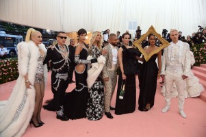 Gwen Stefani, Jeremy Scott, Bella Hadid, Stella Maxwell, Maluma, Sarah Paulson, Tracee Ellis Ross i Denek K, Fot. Getty Images