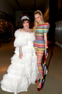 Joan Collins i Cara Delevigne, Fot. Getty Images