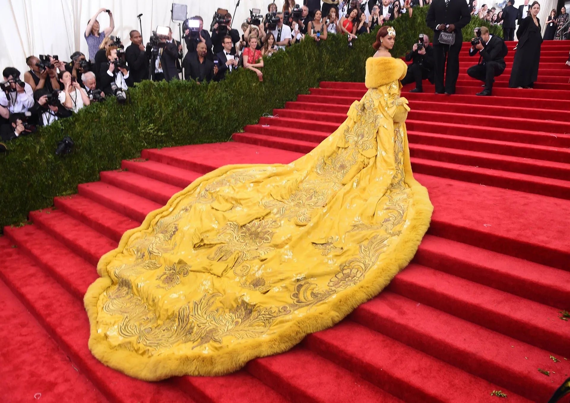 Rihanna w Guo Pei, 2015