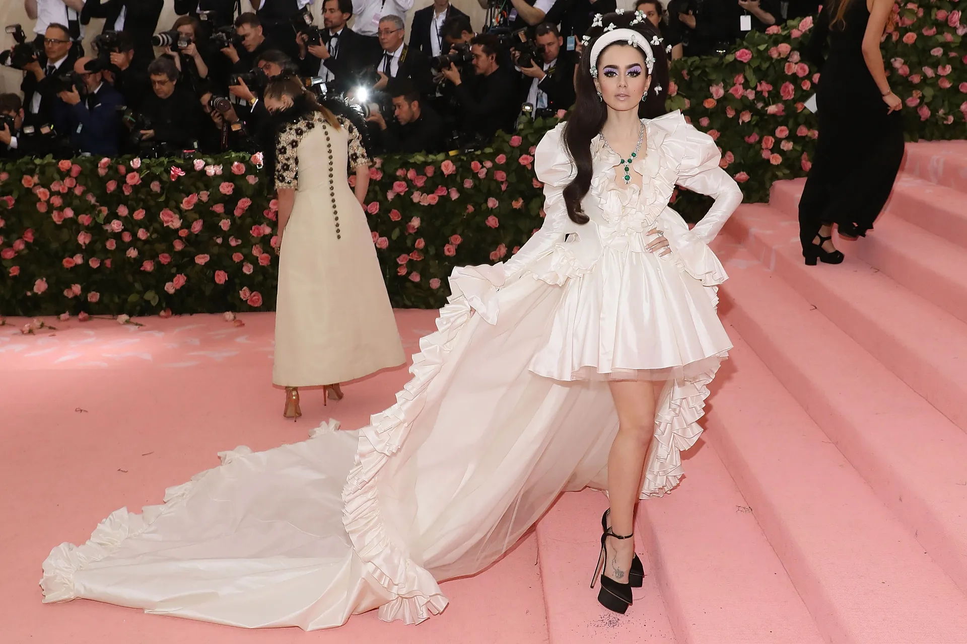 Lily Collins w sukni Giambattista Valli, 2019