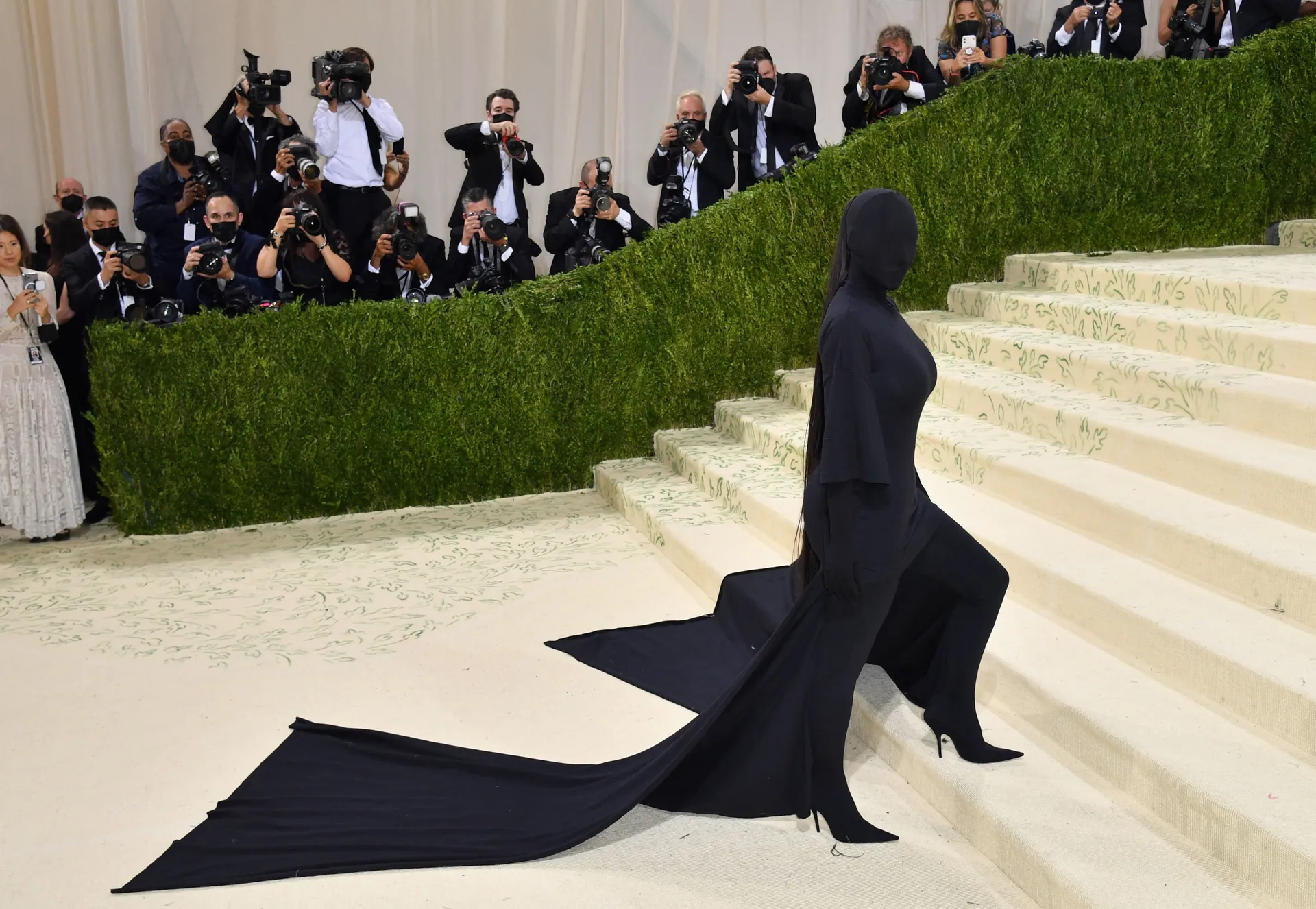 Kim Kardashian w stylizacji Balenciagi, 2021
