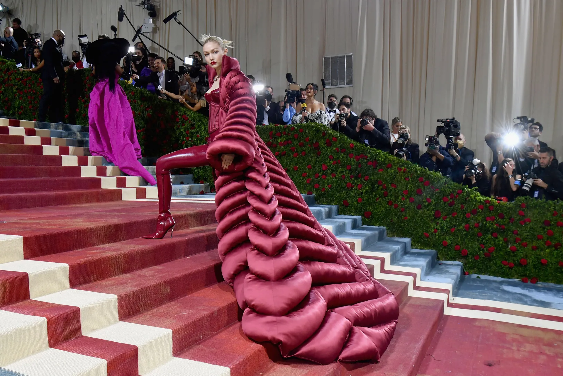 Gigi Hadid w Versace, 2022