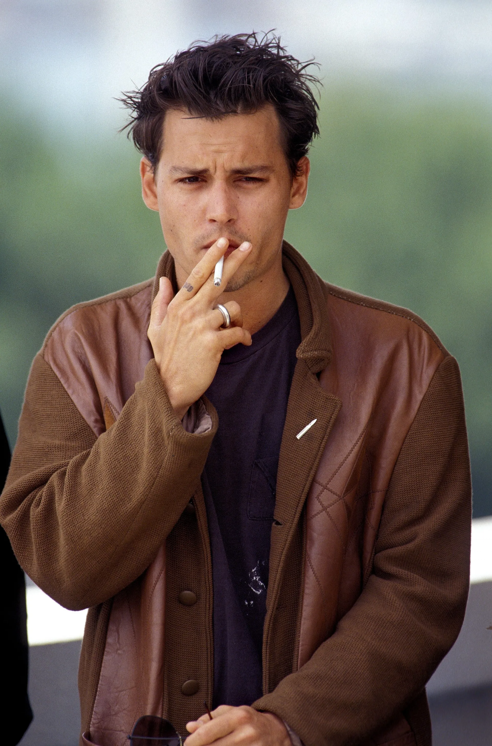 Johnny Depp przed obiektywami fotoreporterów z okazji premiery „Truposza” w Cannes w 1995 roku
