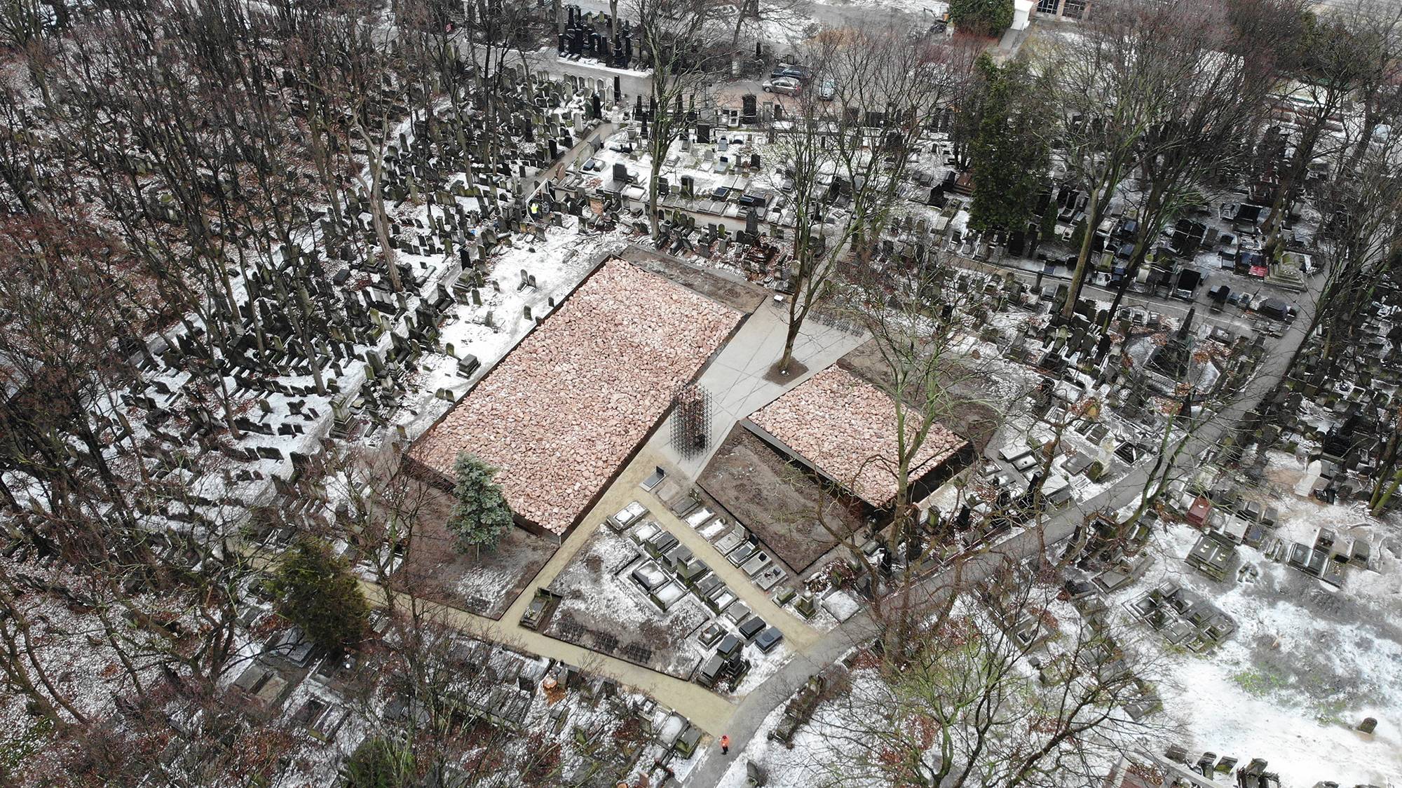 Upamiętnienie masowych grobów na cmentarzu żydowskim