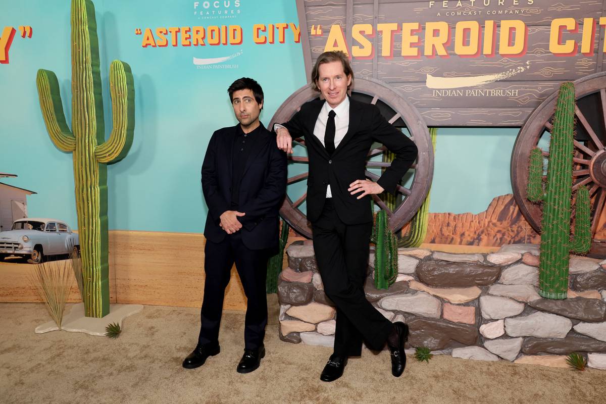 Jason Schwartzman i Wes Anderson na premierze „Asteroid City