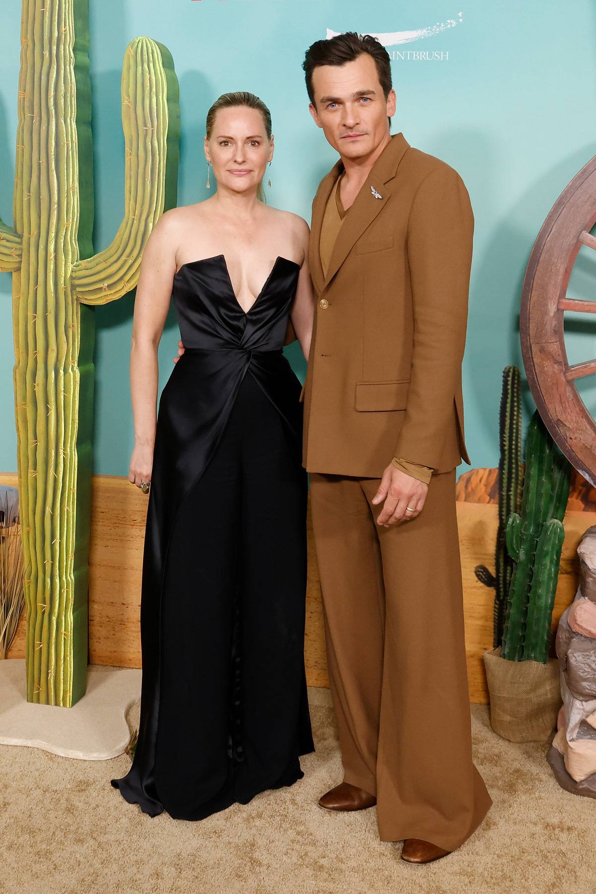 Aimee Mullins i Rupert Friend na premierze „Asteroid City