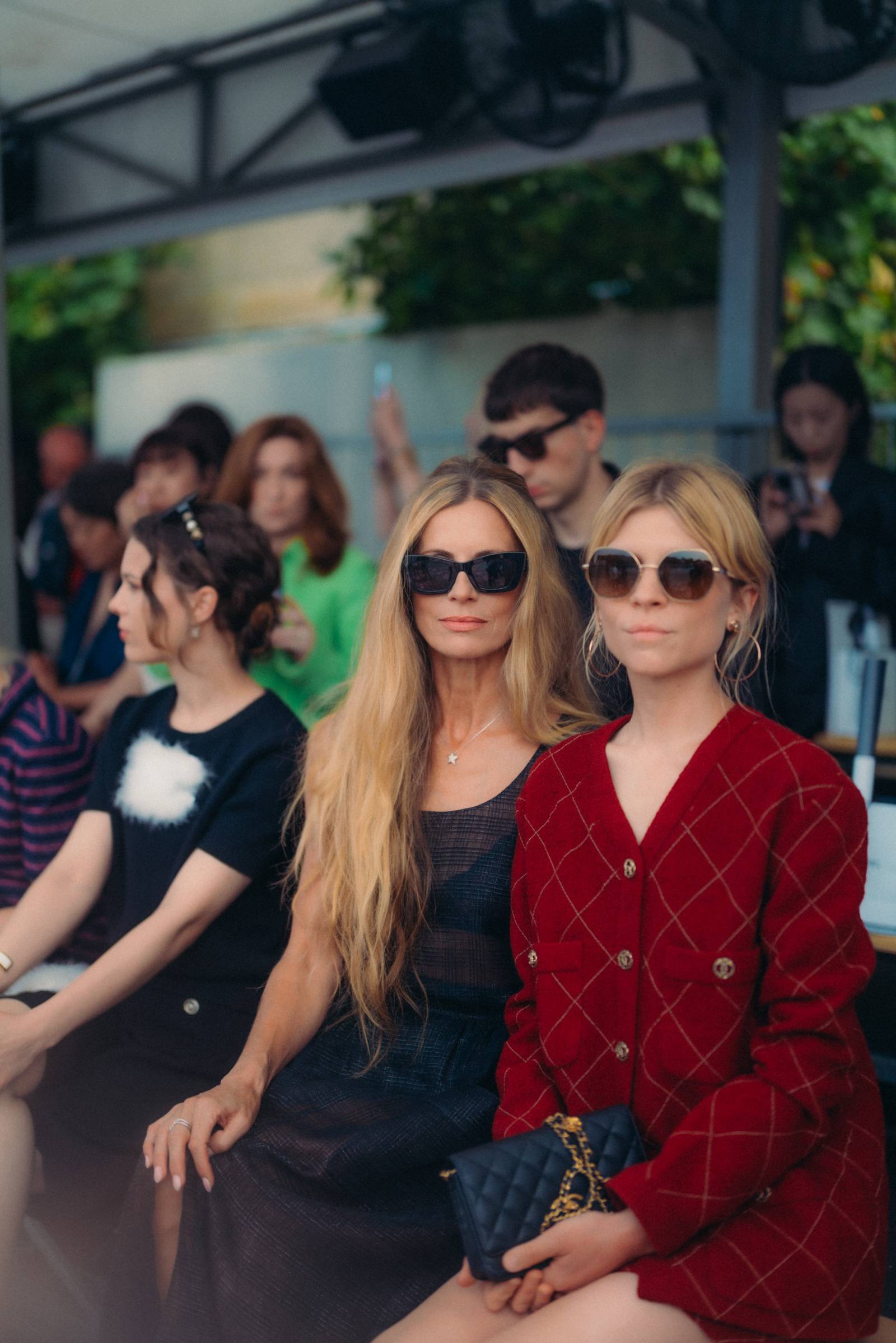 Laura Bailey i Clémence Poésy