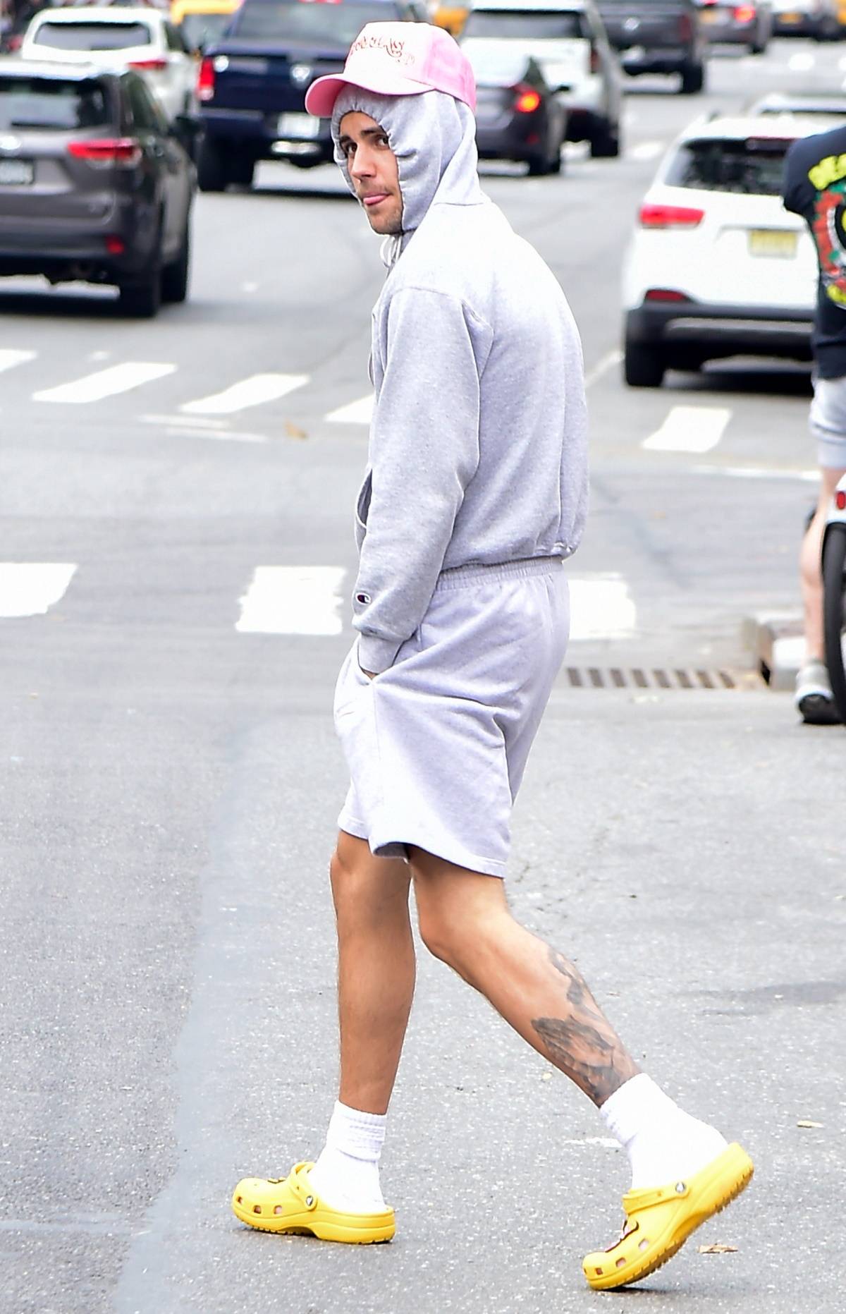 Justin Bieber w butach Crocs