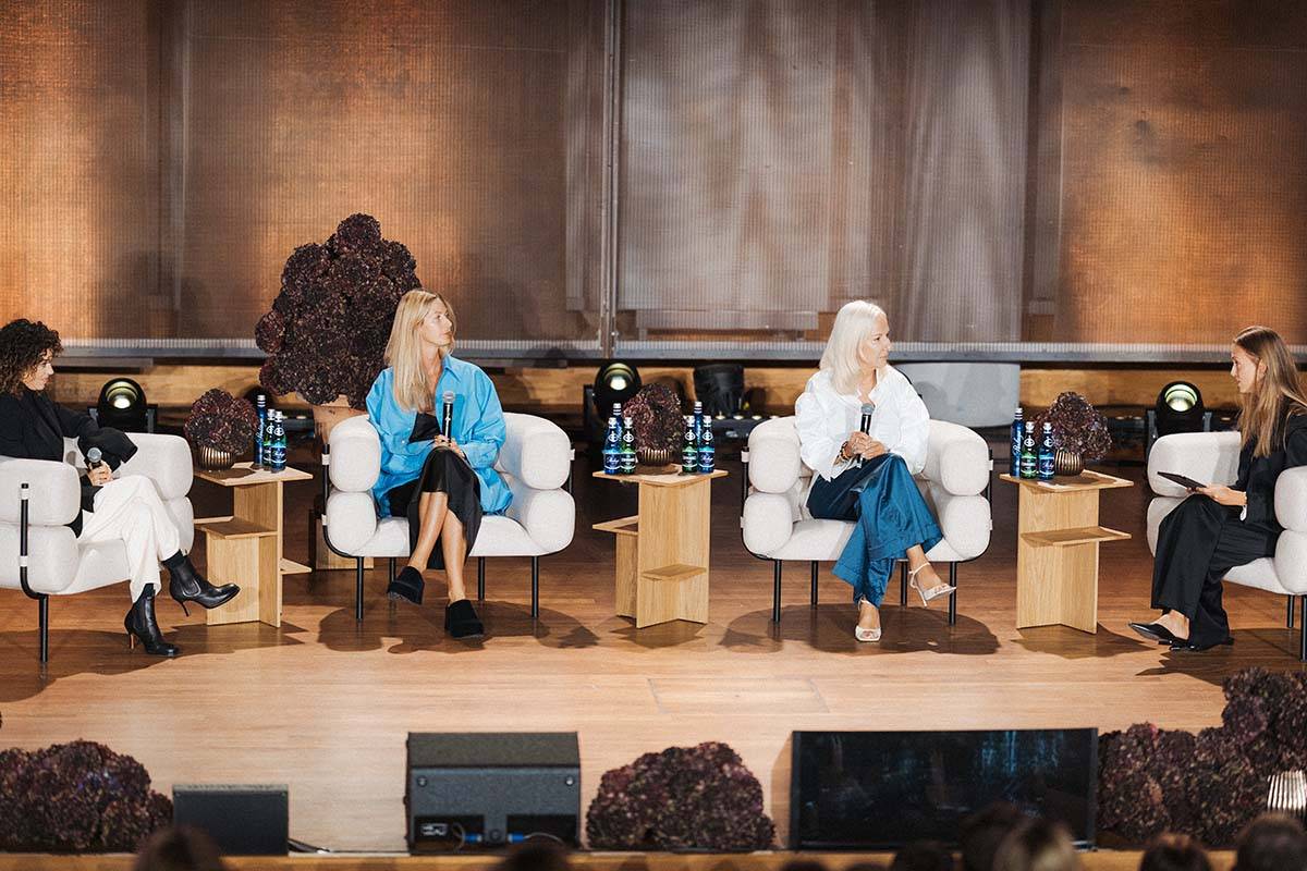 Panel The Future of Luxury: Fernanda Hernandez (LUISAVIAROMA), Claire Bals (Gezeiten), Iris Van der Veken (Watch & Jewellery Initiative 2030) i Zuzanna Krzątała (Vogue)