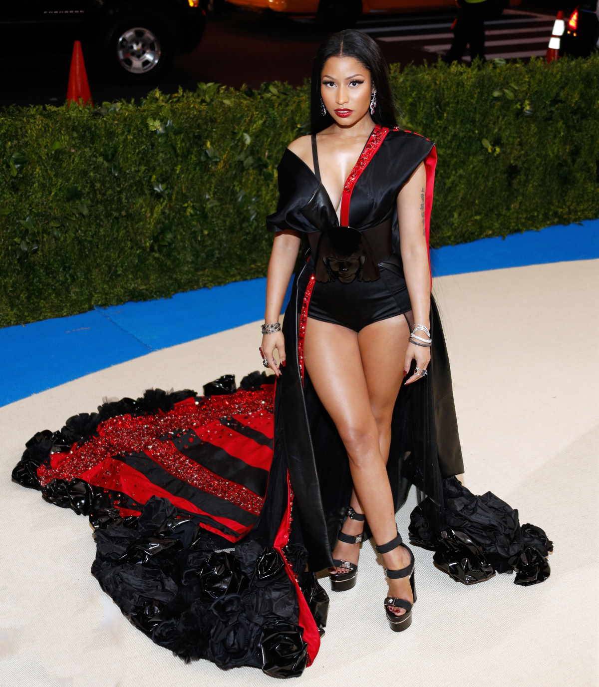 Nicki Minaj w sukience marki H&M