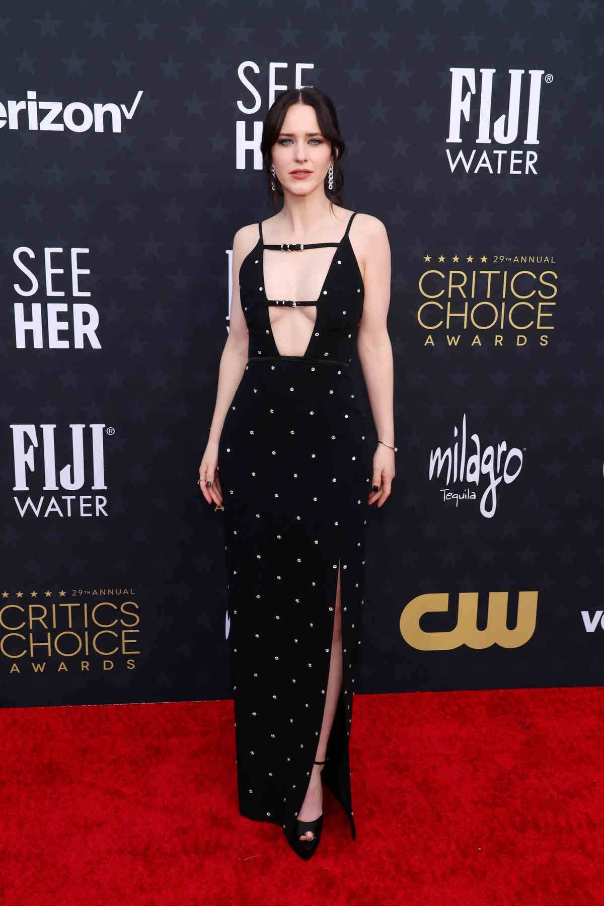 Rachel Brosnahan w kreacji Givenchy