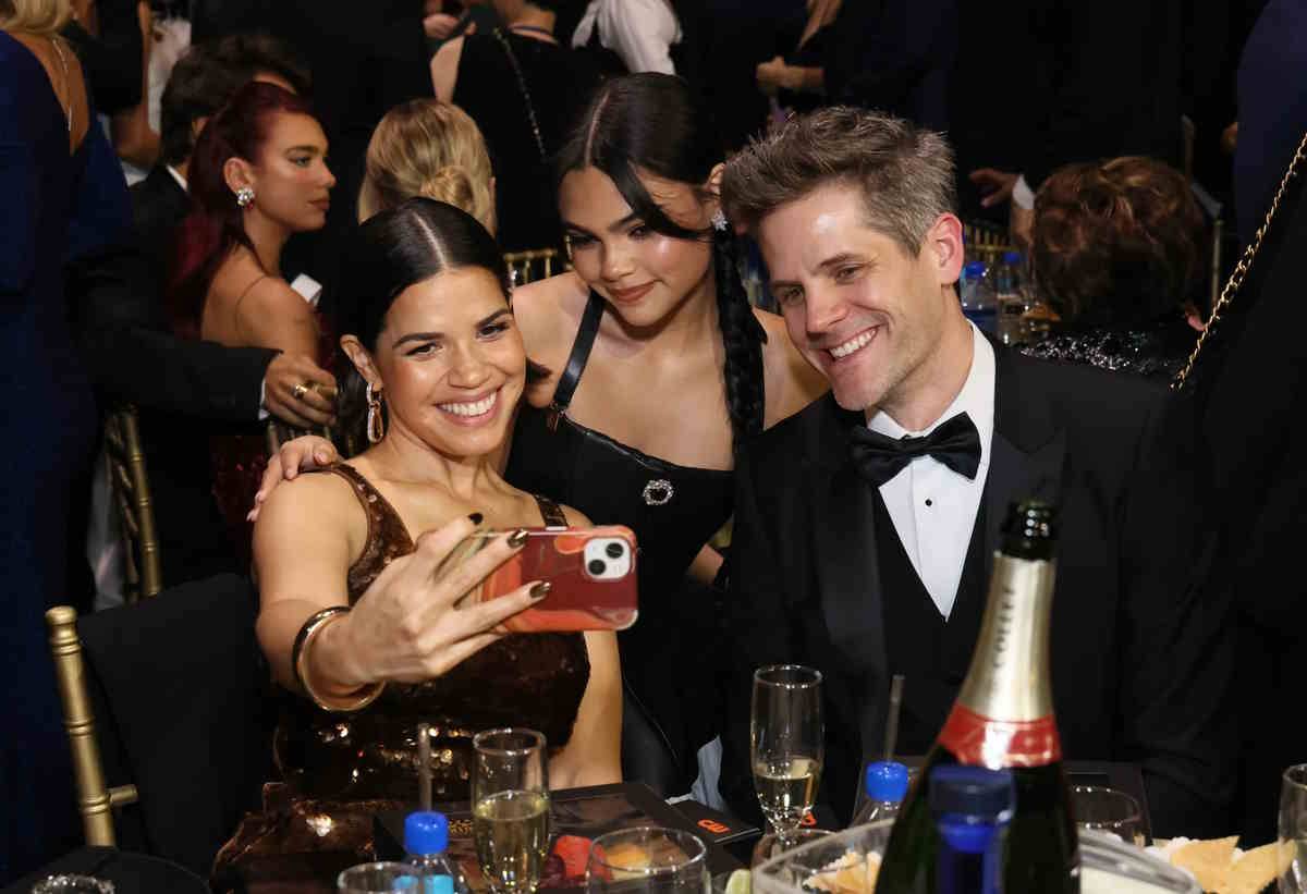 America Ferrera, Devery Jacobs i Ryan Piers Williams