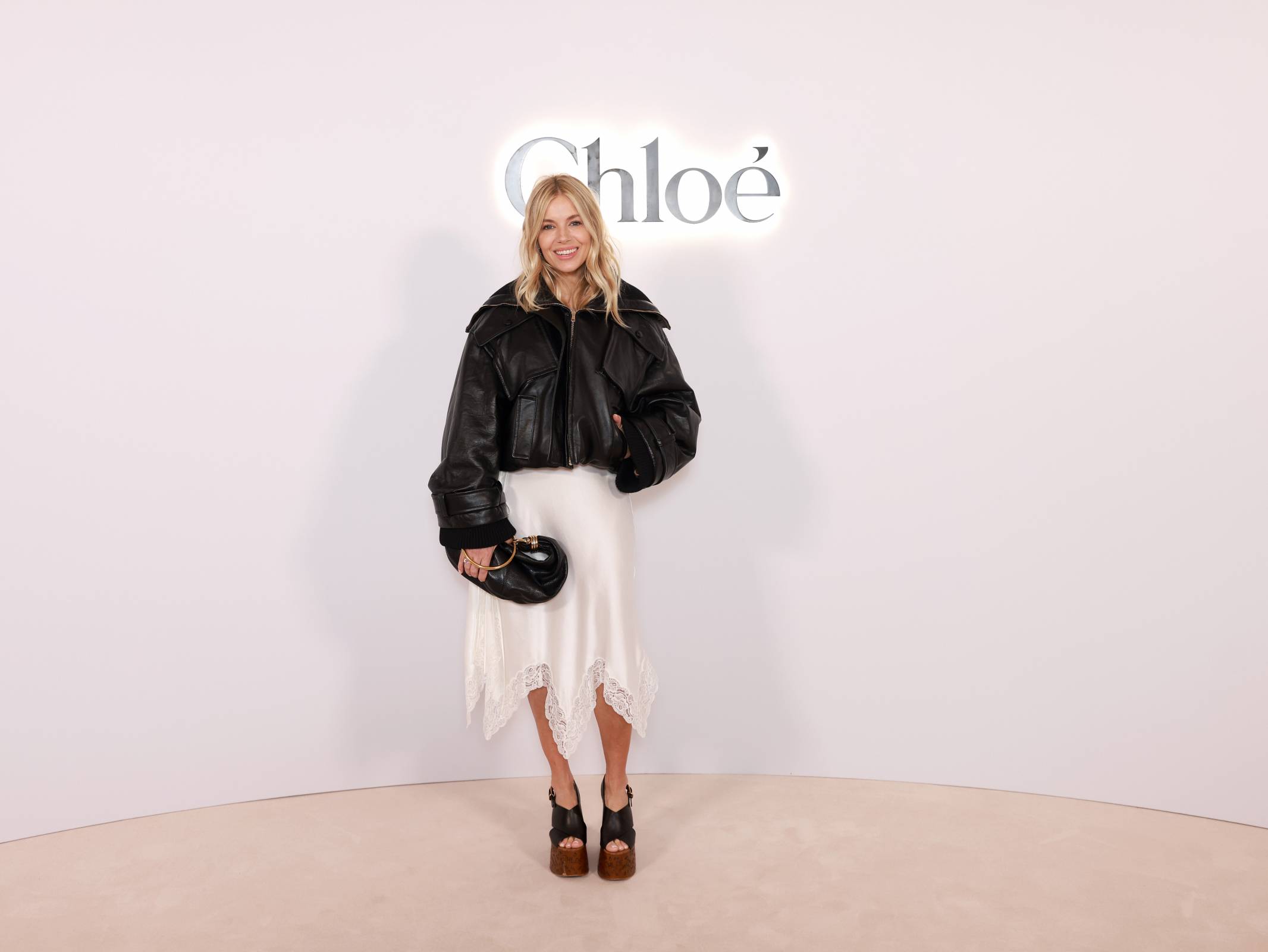 Sienna Miller na pokazie Chloé jesień-zima 2024-2025