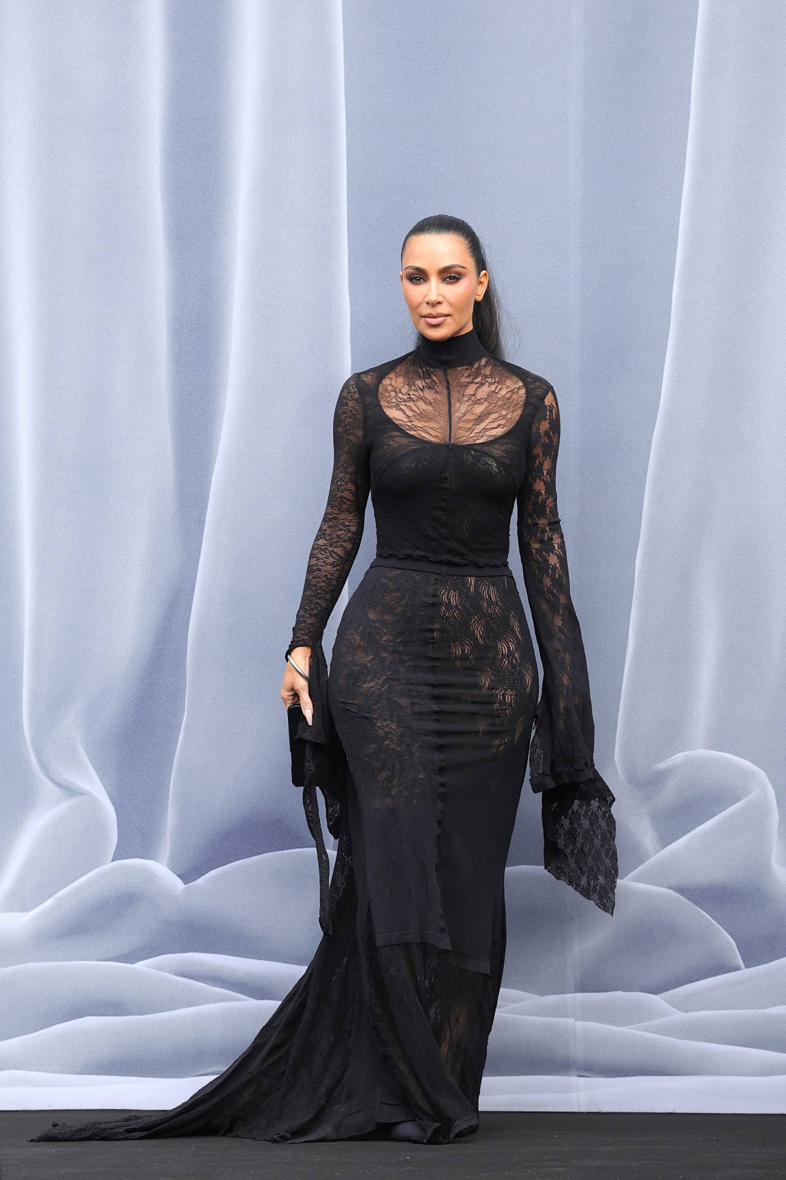 Kim Kardashian na pokazie Balenciaga jesień-zima 2024-2025