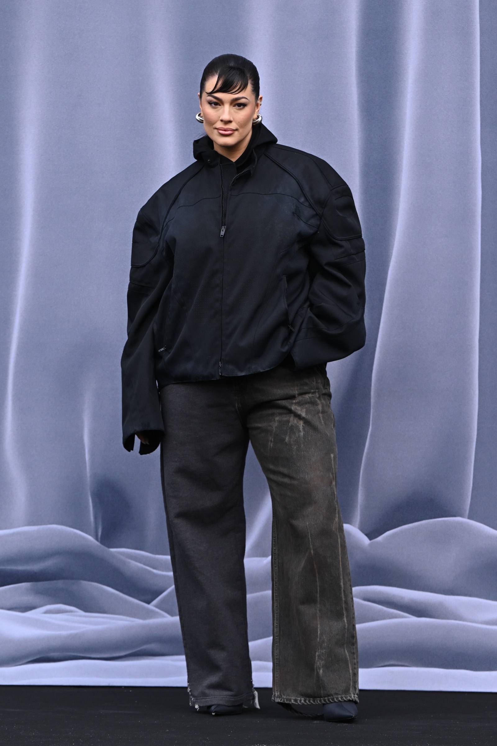 Ashley Graham na pokazie Balenciaga jesień-zima 2024-2025