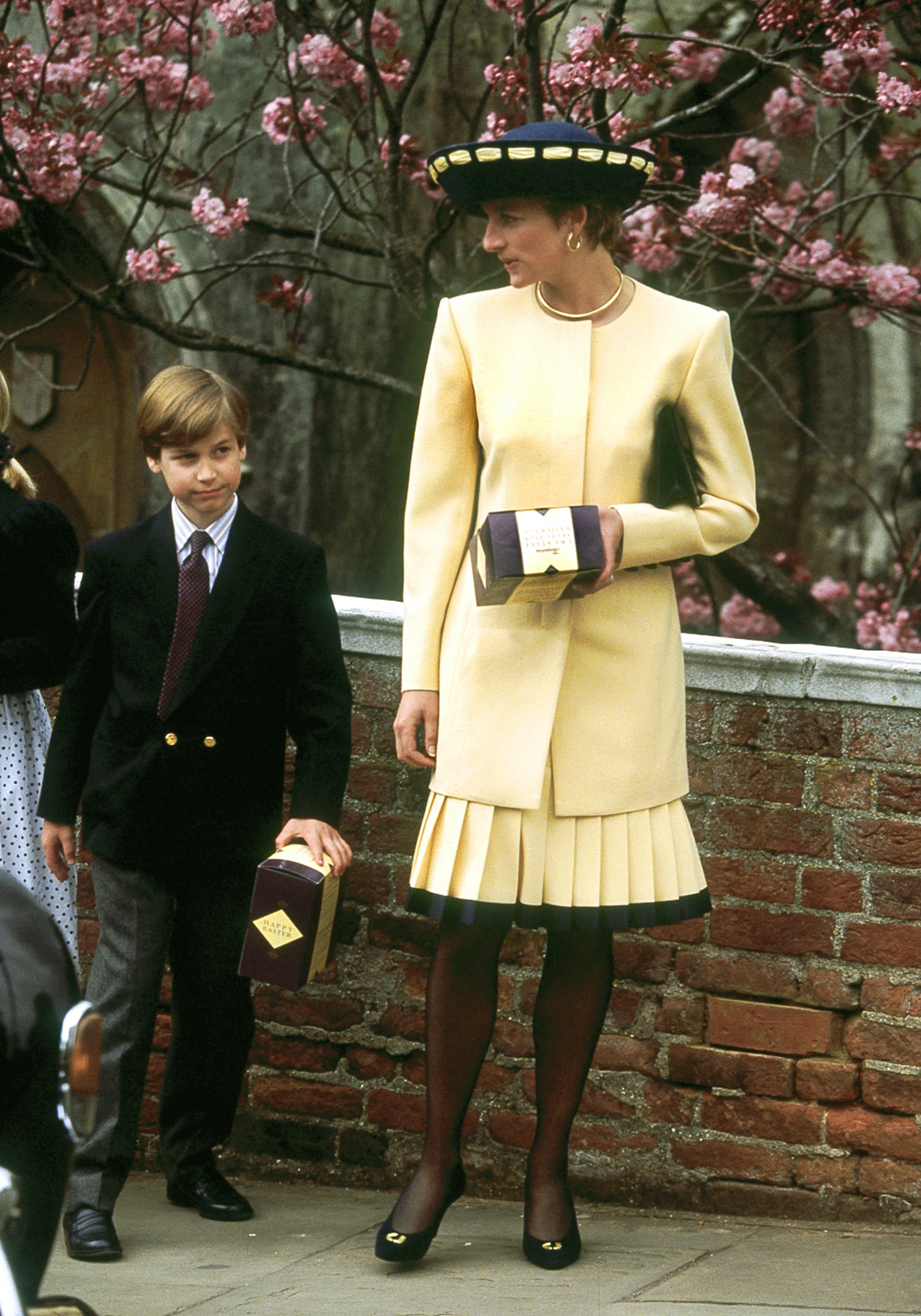 Księżna Diana i książę William trzymają pisanki w kwietniu 1992 r.