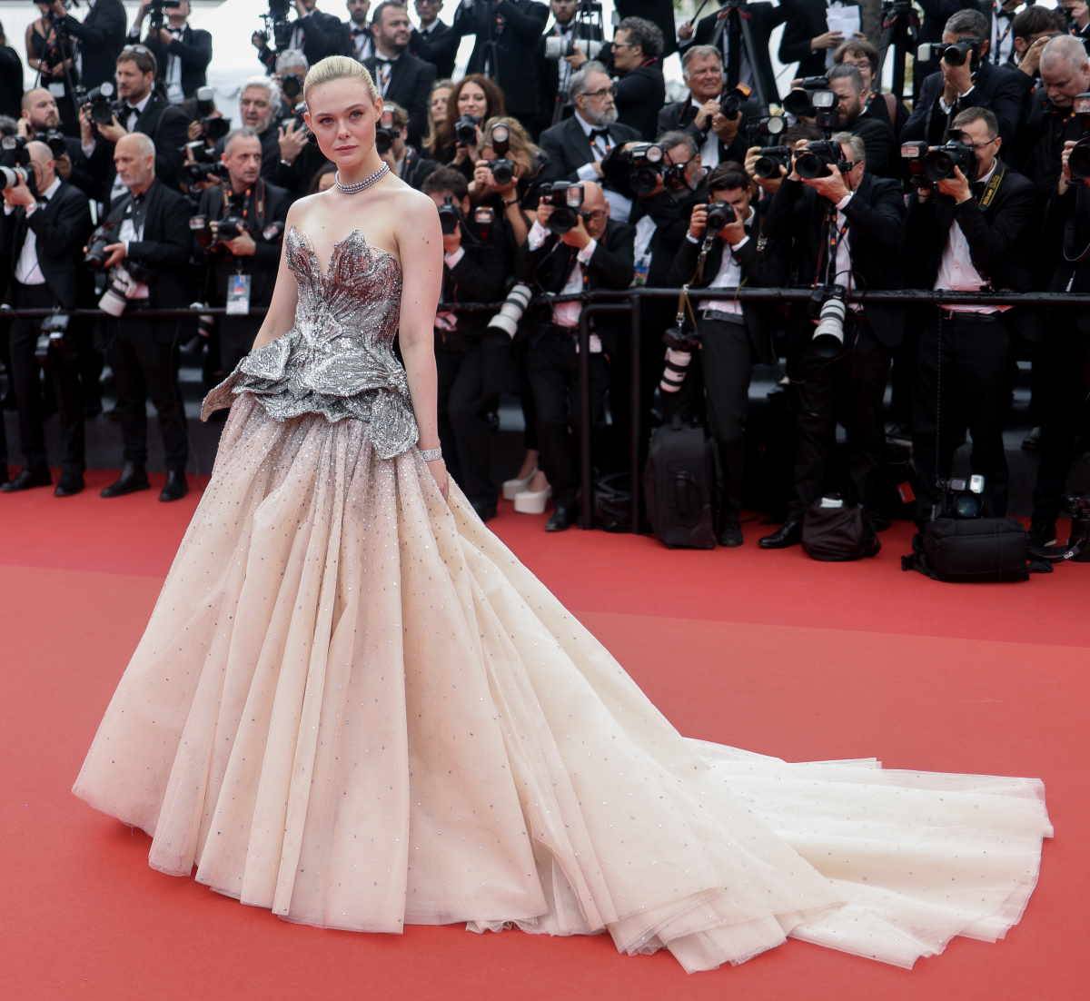 Elle Fanning na 76. festiwalu w Cannes
