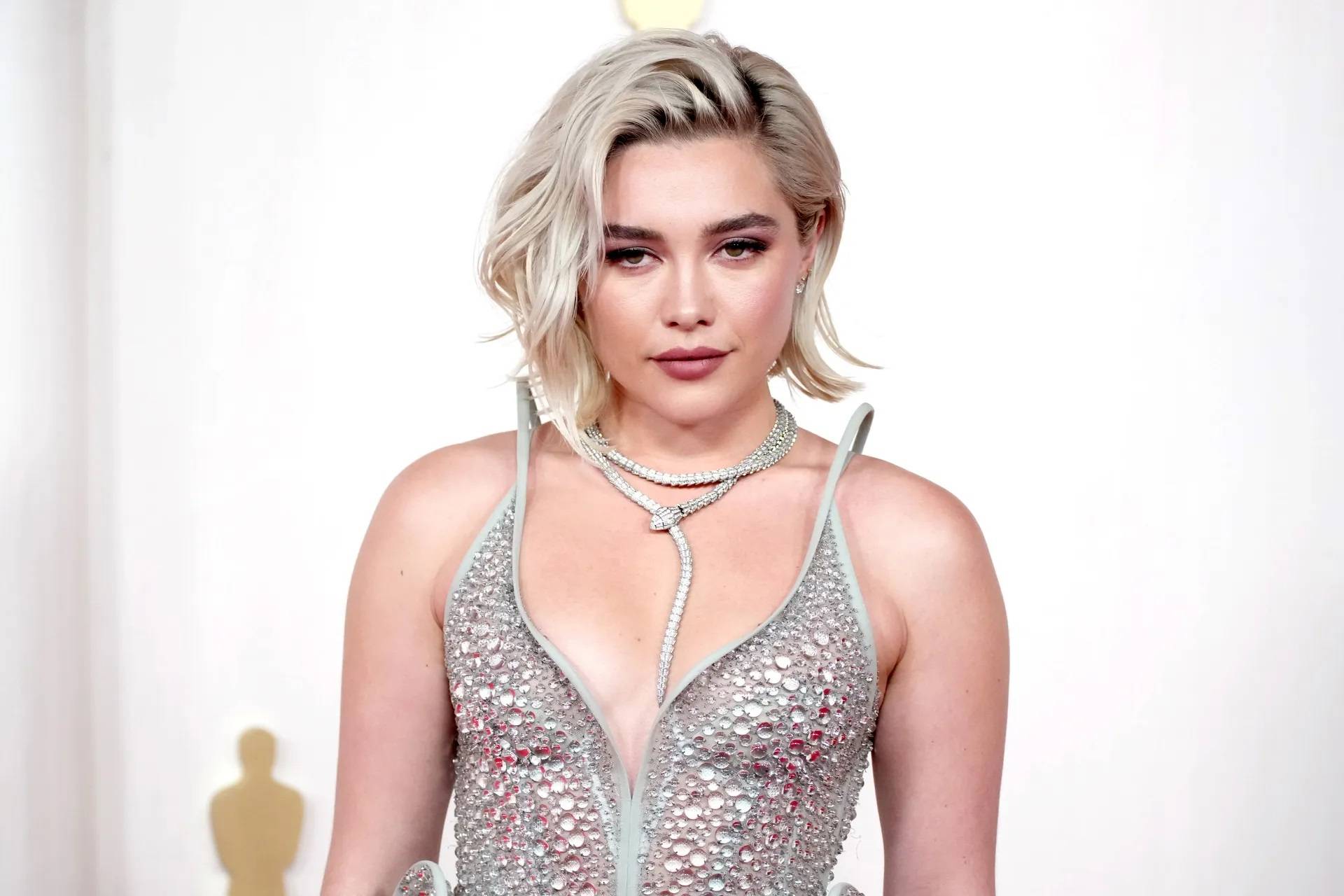 Florence Pugh w bobie z przedziałkiem na boku