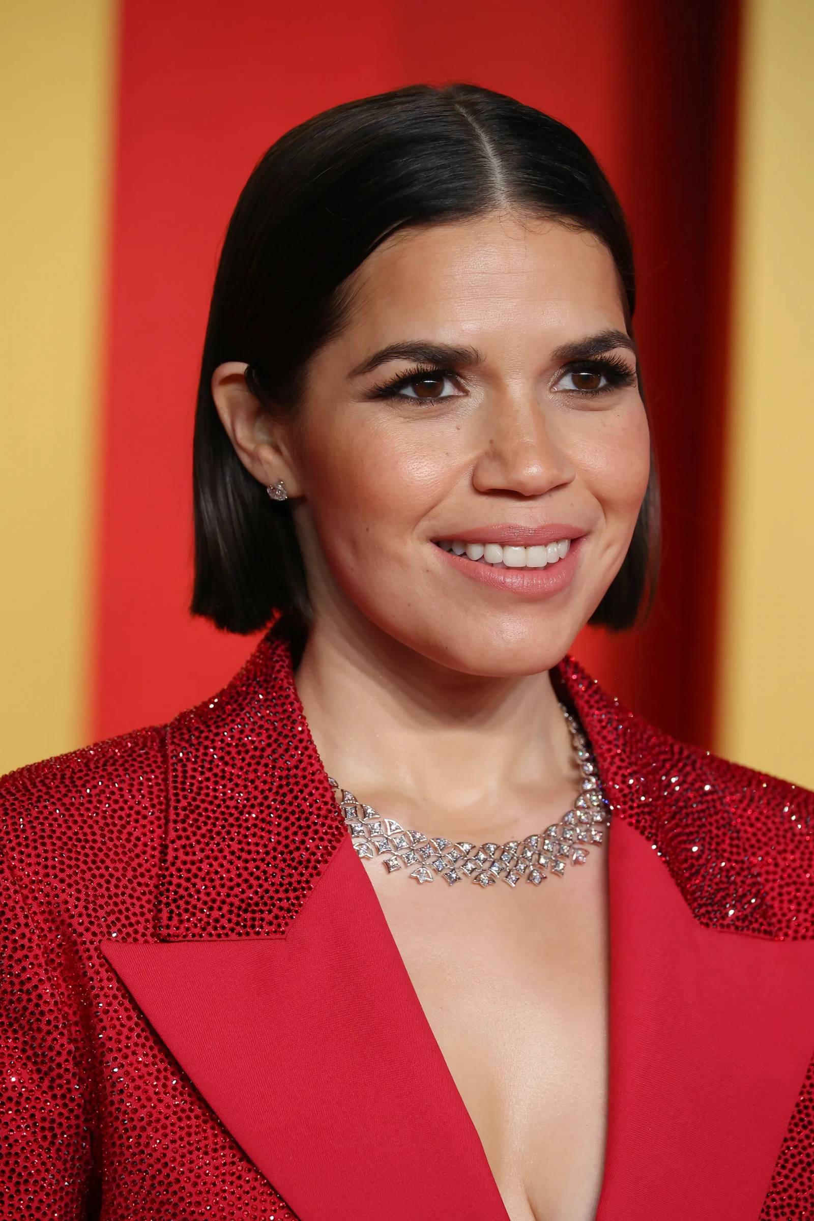 America Ferrera w klasycznym bobie z połyskiem